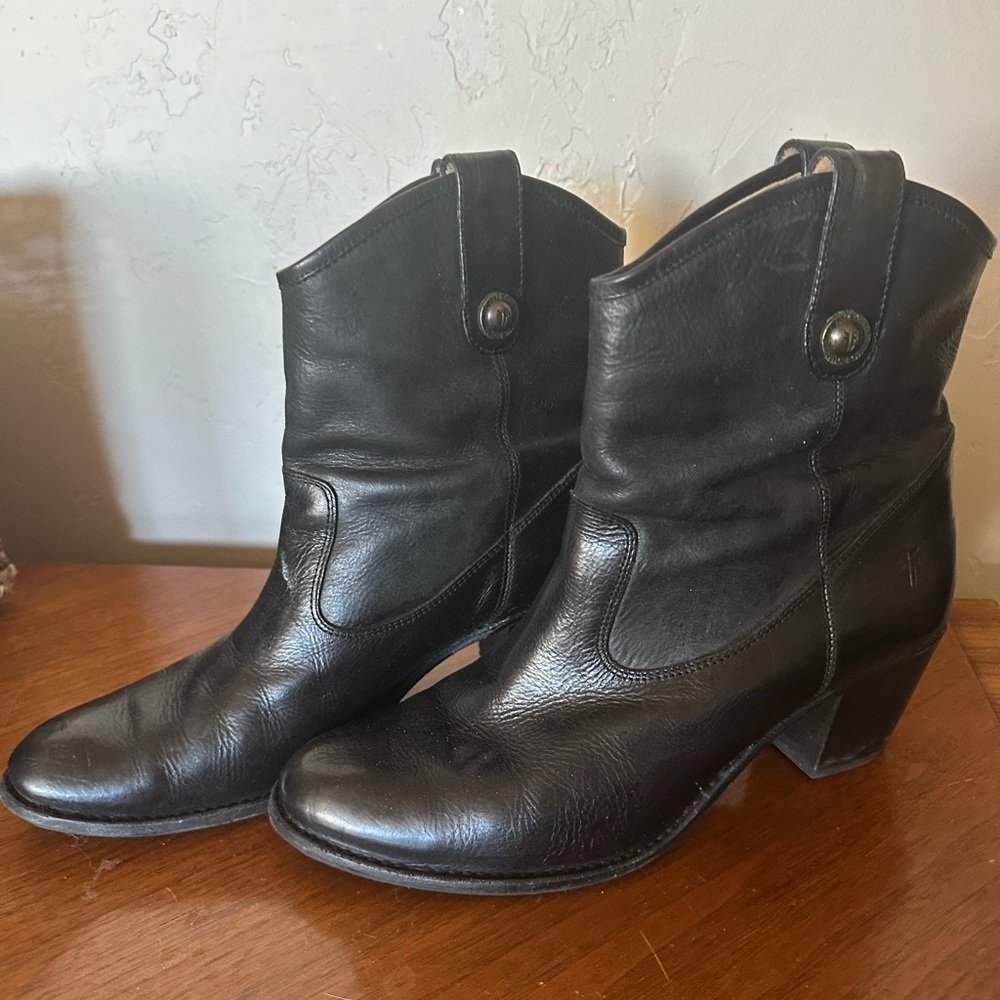 Frye Jackie Button Short Boot Black Leather Sz 11M